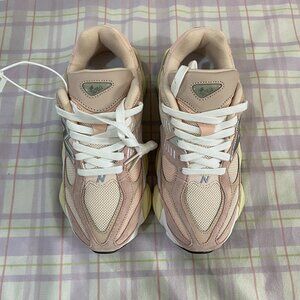 New Balance Light Pink Sneakers